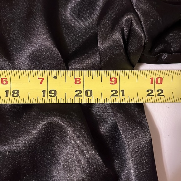 Etinne robe. Black with animal print lapel, large - Picture 6 of 6